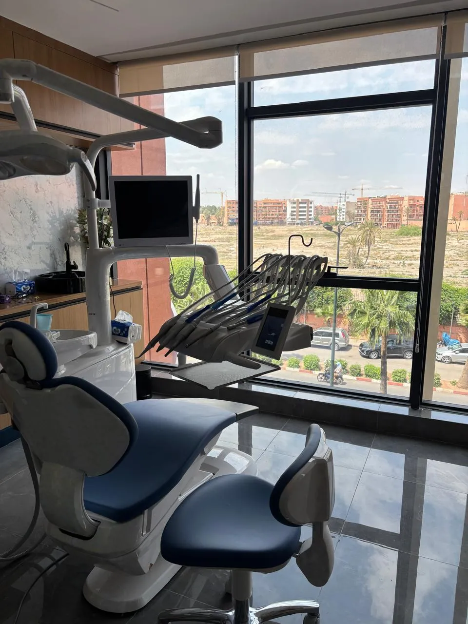 Fauteuil et instrumentation du cabinet