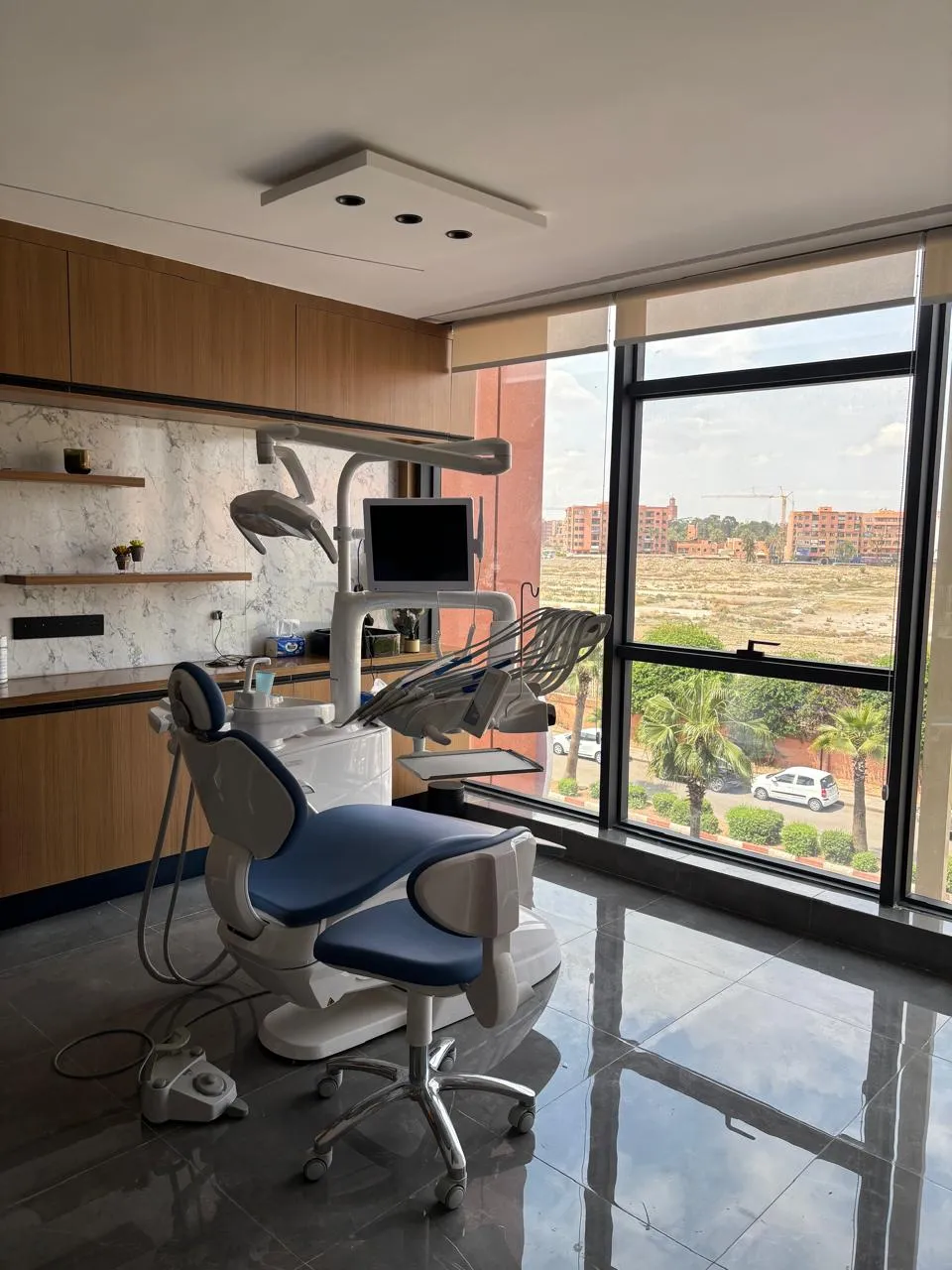 Salle de soin du cabinet dentaire à Marrakech